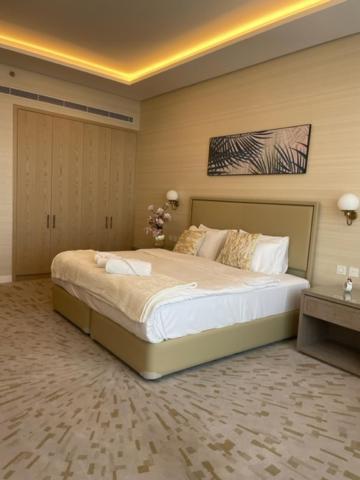 Reserve Now Stylish Studio4 In Palm Tower Sky Pool Views شقة
