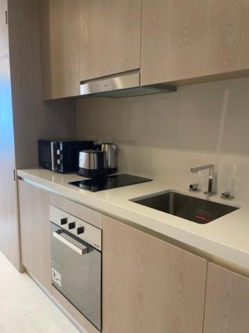 Reserve Now Stylish Studio4 In Palm Tower Sky Pool Views دبي