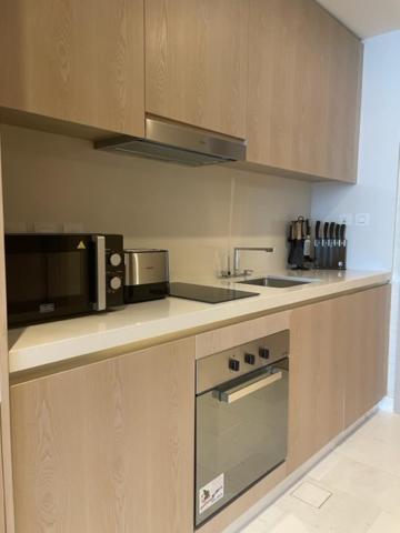 Reserve Now Stylish Studio4 In Palm Tower Sky Pool Views Apartment *