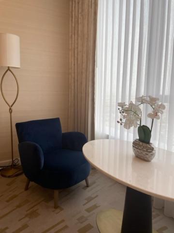 Reserve Now Stylish Studio4 In Palm Tower Sky Pool Views *